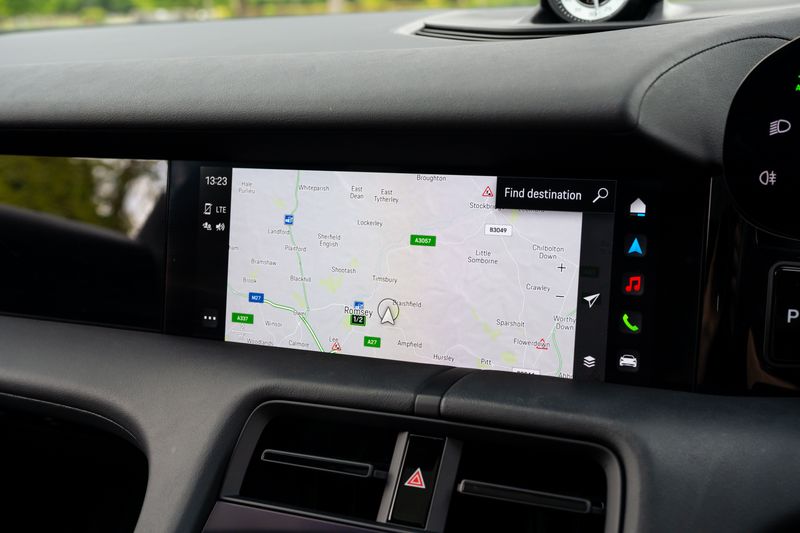 Porsche Taycan Performance Sport Turismo ( VAT Qualifying )