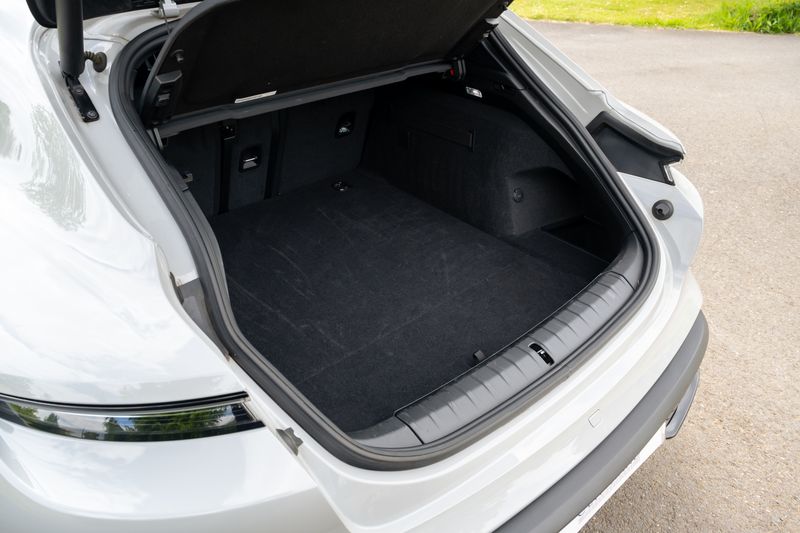 Porsche Taycan Performance Sport Turismo ( VAT Qualifying )