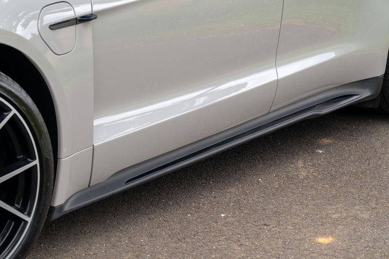 Porsche Taycan Performance Sport Turismo ( VAT Qualifying )