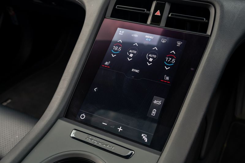 Porsche Taycan Performance Sport Turismo ( VAT Qualifying )