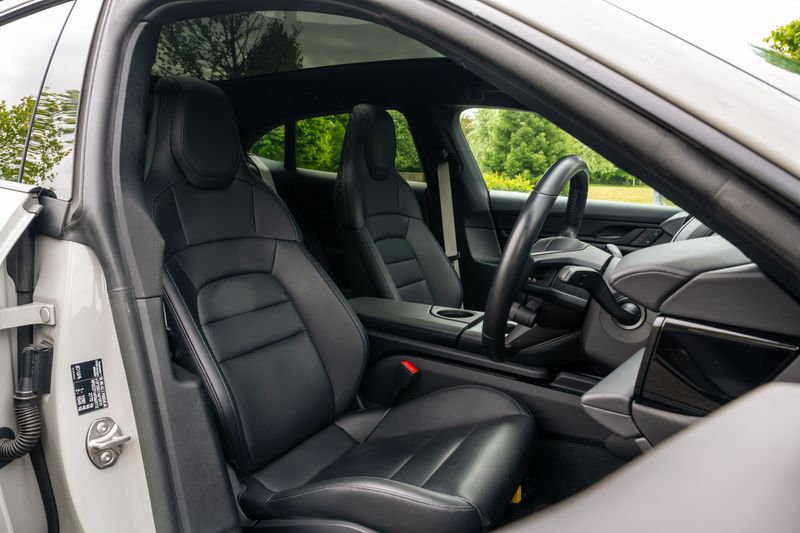 Porsche Taycan Performance Sport Turismo ( VAT Qualifying )