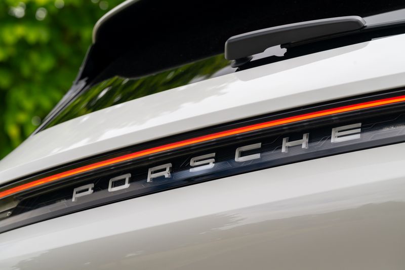 Porsche Taycan Performance Sport Turismo ( VAT Qualifying )