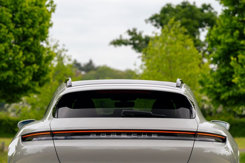 Porsche Taycan Performance Sport Turismo ( VAT Qualifying )