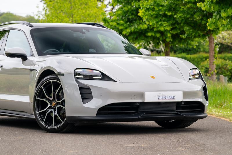 Porsche Taycan Performance Sport Turismo ( VAT Qualifying )