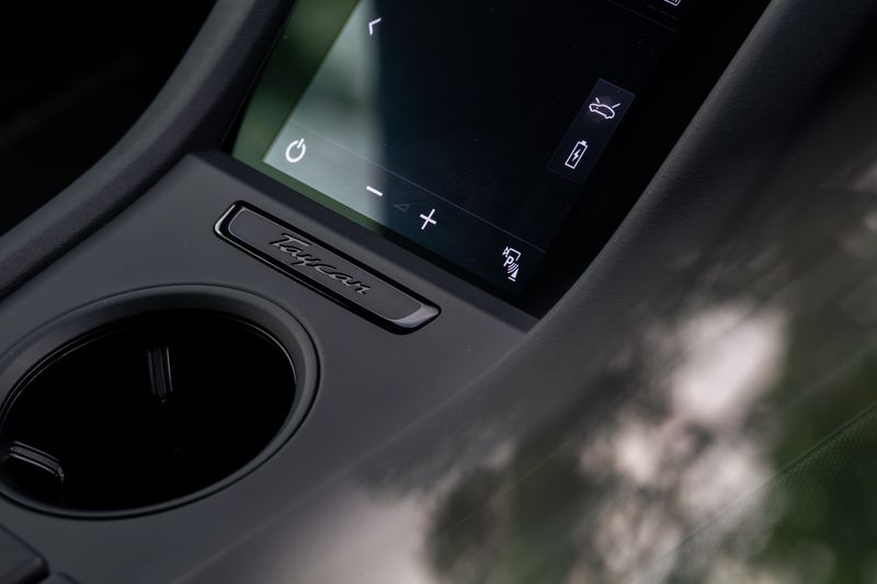 Porsche Taycan Performance Sport Turismo ( VAT Qualifying )