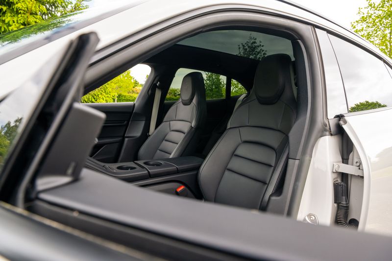 Porsche Taycan Performance Sport Turismo ( VAT Qualifying )