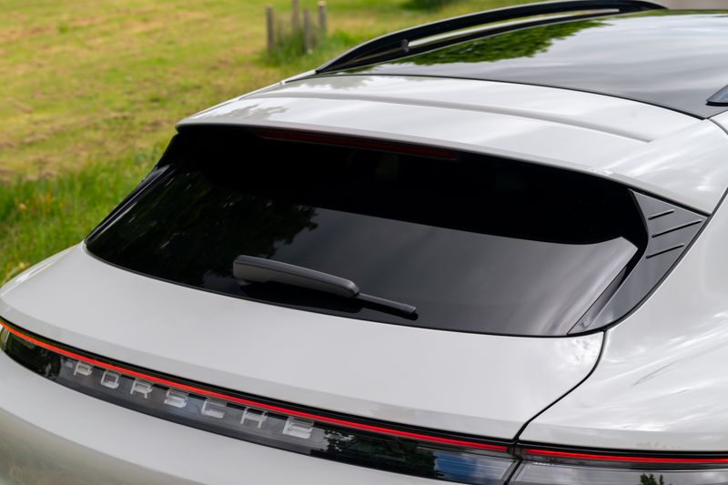 Porsche Taycan Performance Sport Turismo ( VAT Qualifying )