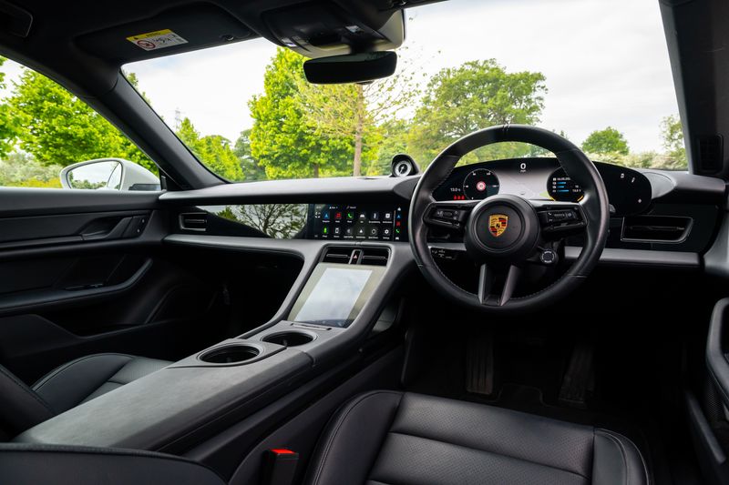 Porsche Taycan Performance Sport Turismo ( VAT Qualifying )