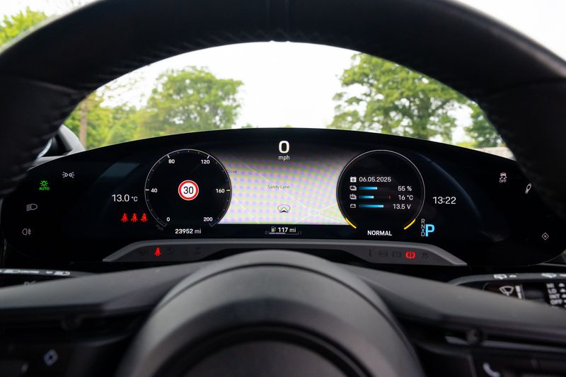 Porsche Taycan Performance Sport Turismo ( VAT Qualifying )