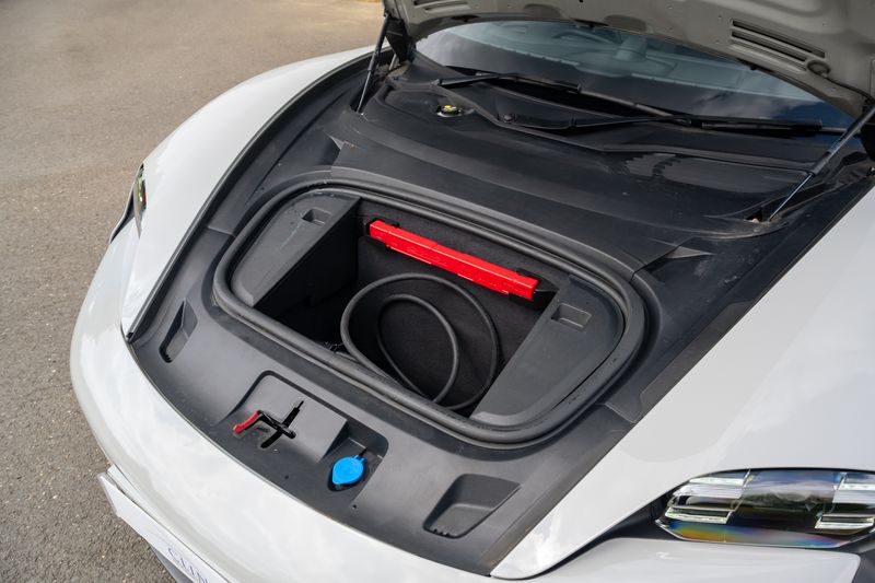 Porsche Taycan Performance Sport Turismo ( VAT Qualifying )