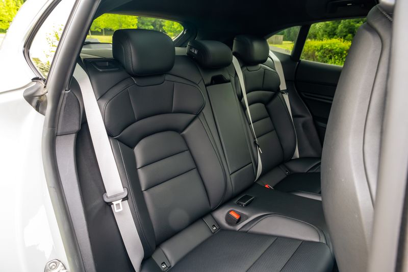 Porsche Taycan Performance Sport Turismo ( VAT Qualifying )