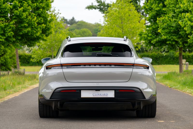 Porsche Taycan Performance Sport Turismo ( VAT Qualifying )