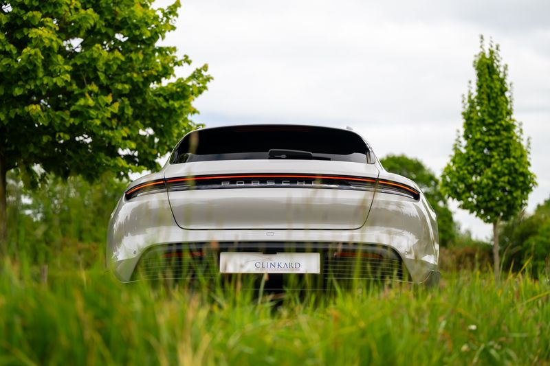 Porsche Taycan Performance Sport Turismo ( VAT Qualifying )