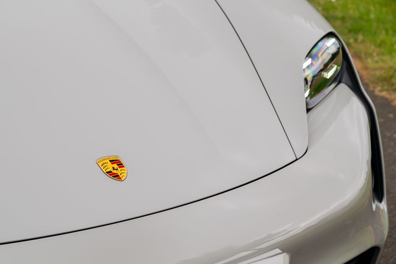 Porsche Taycan Performance Sport Turismo ( VAT Qualifying )