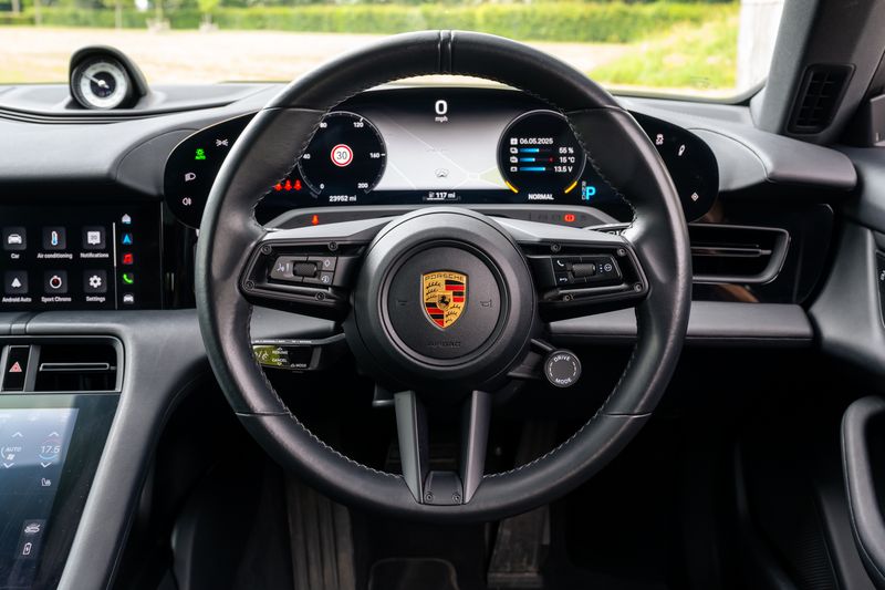 Porsche Taycan Performance Sport Turismo ( VAT Qualifying )