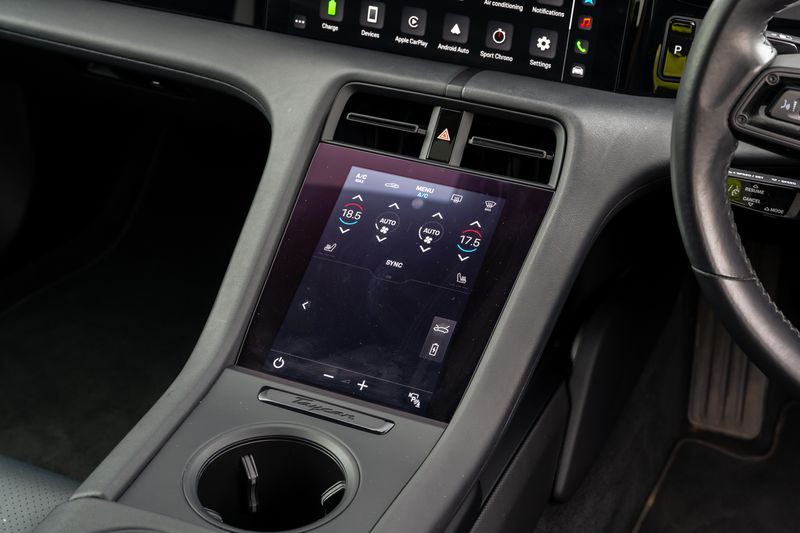 Porsche Taycan Performance Sport Turismo ( VAT Qualifying )