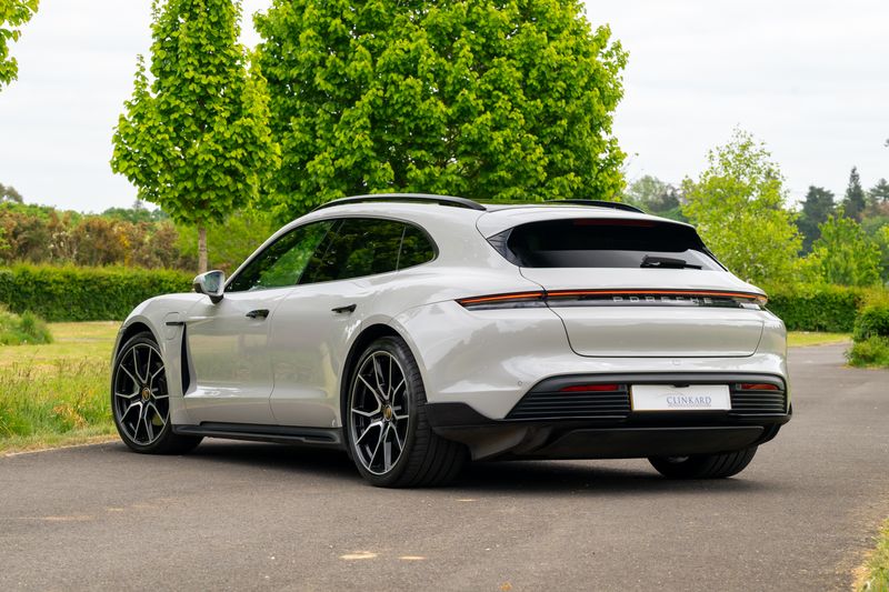 Porsche Taycan Performance Sport Turismo ( VAT Qualifying )