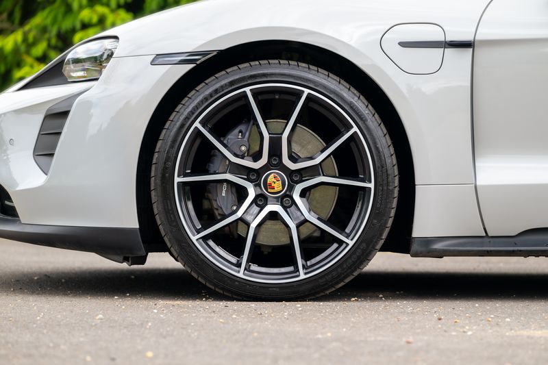 Porsche Taycan Performance Sport Turismo ( VAT Qualifying )