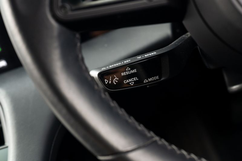 Porsche Taycan Performance Sport Turismo ( VAT Qualifying )