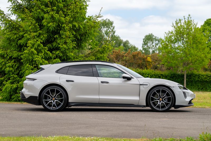 Porsche Taycan Performance Sport Turismo ( VAT Qualifying )