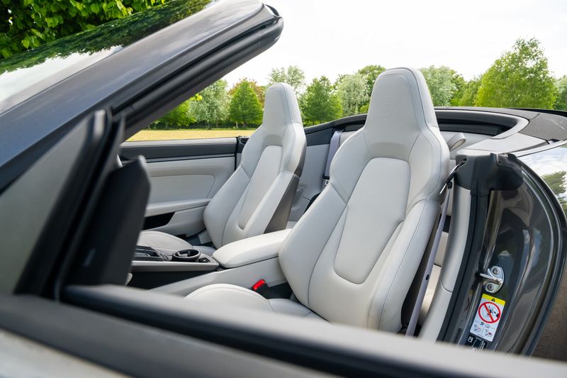 Porsche 911 (992) Carrera S Convertible PDK