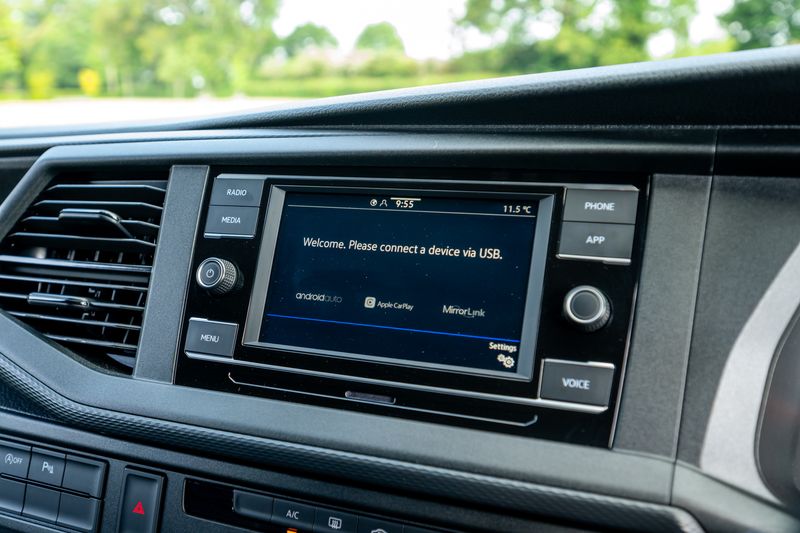 Volkswagen Transporter 2.0 TDI T32 Highline Kombi DSG FWD SWB