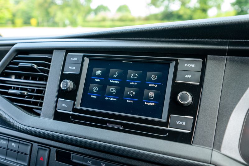 Volkswagen Transporter 2.0 TDI T32 Highline Kombi DSG FWD SWB