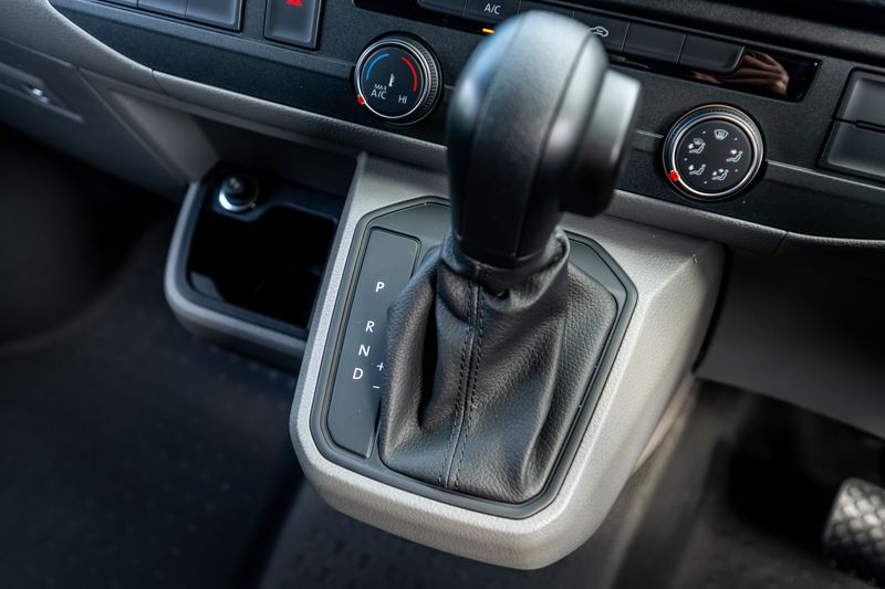 Volkswagen Transporter 2.0 TDI T32 Highline Kombi DSG FWD SWB