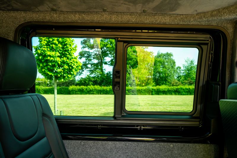 Volkswagen Transporter 2.0 TDI T32 Highline Kombi DSG FWD SWB