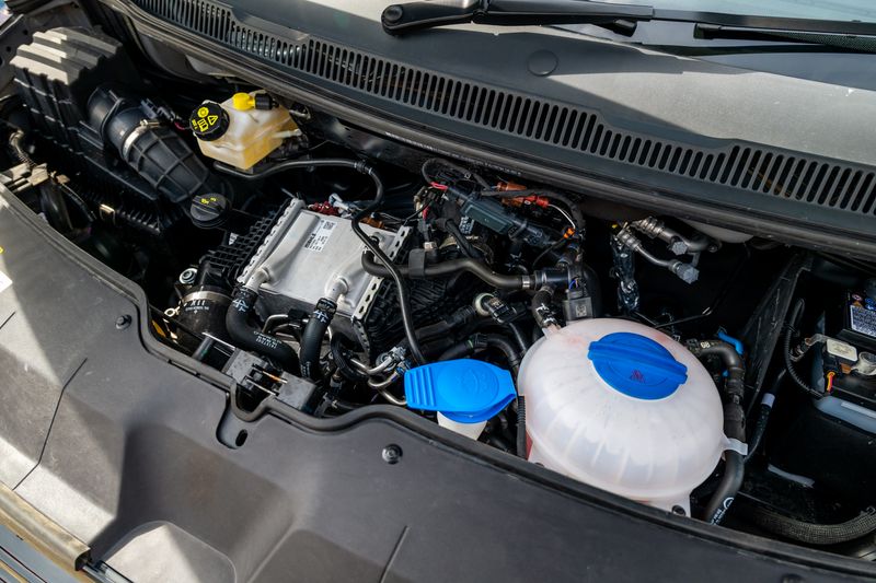 Volkswagen Transporter 2.0 TDI T32 Highline Kombi DSG FWD SWB