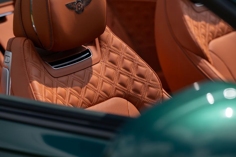 Bentley Continental GTC 4.0 V8