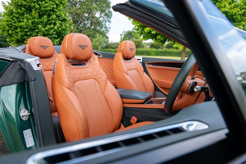 Bentley Continental GTC 4.0 V8
