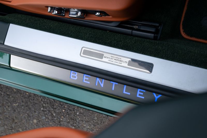 Bentley Continental GTC 4.0 V8