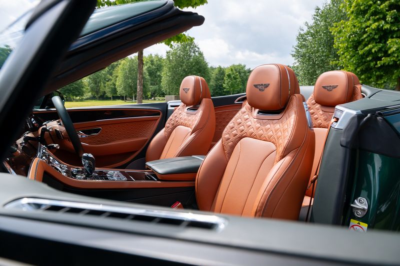 Bentley Continental GTC 4.0 V8