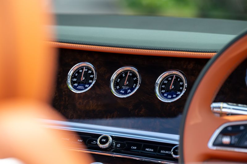 Bentley Continental GTC 4.0 V8