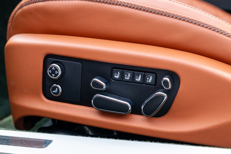 Bentley Continental GTC 4.0 V8