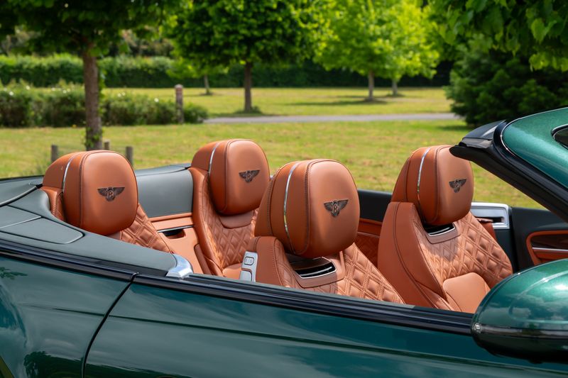 Bentley Continental GTC 4.0 V8