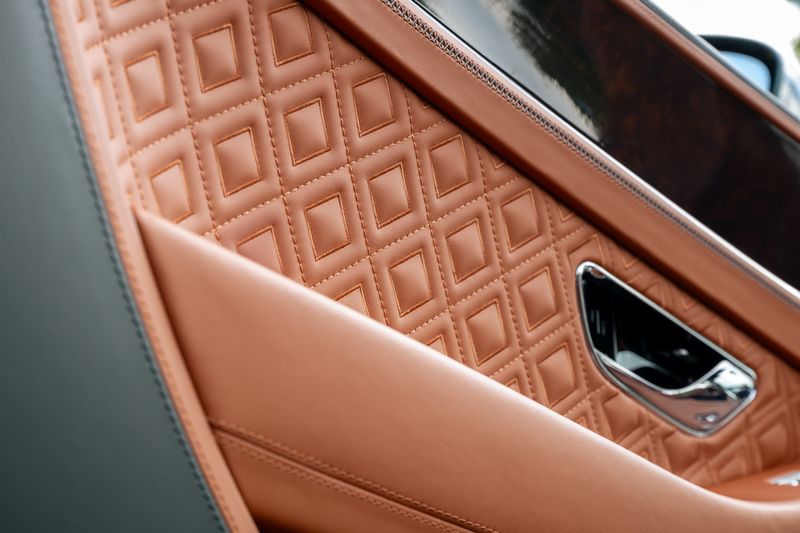 Bentley Continental GTC 4.0 V8