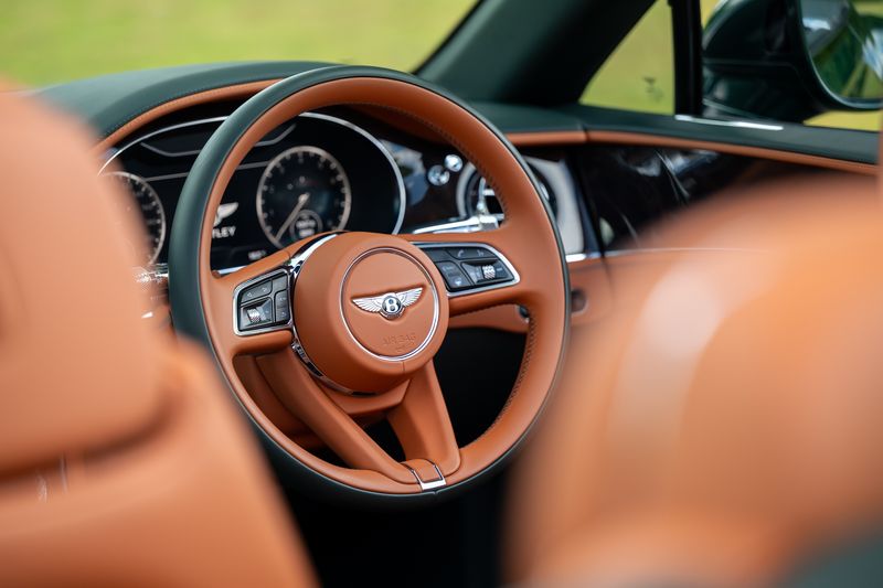 Bentley Continental GTC 4.0 V8