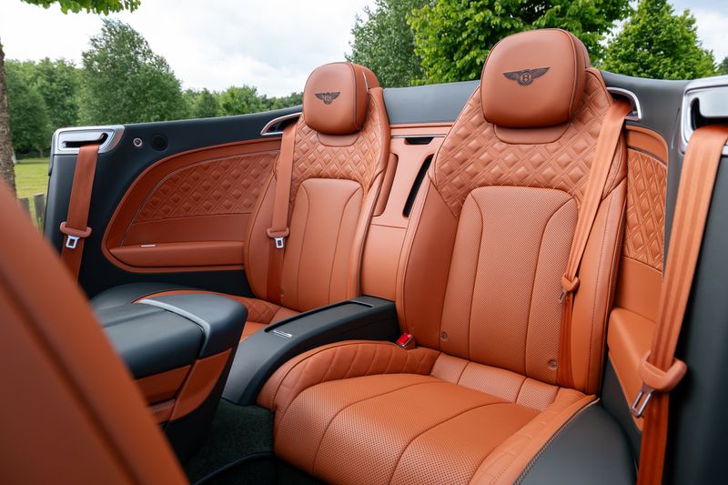 Bentley Continental GTC 4.0 V8