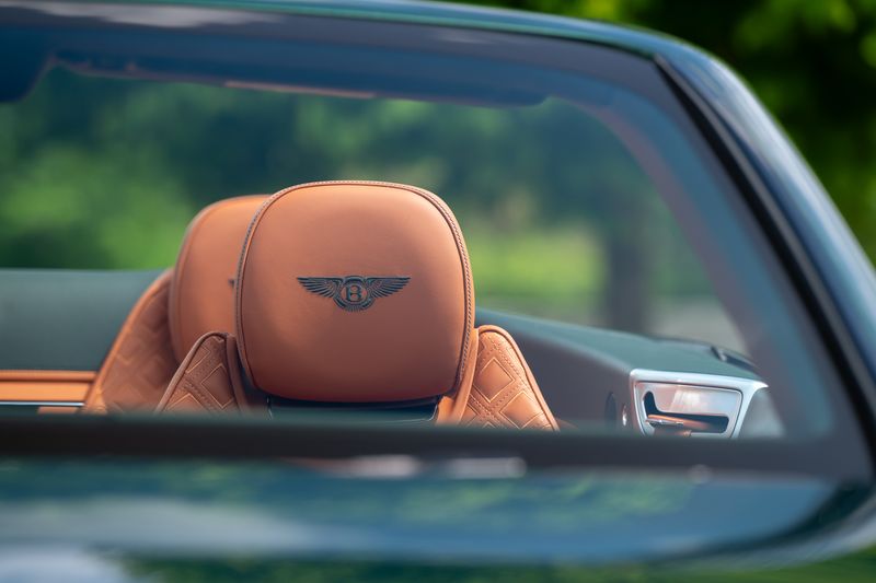 Bentley Continental GTC 4.0 V8