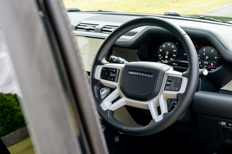 Land Rover Defender 90 D350 X-Dynamic HSE