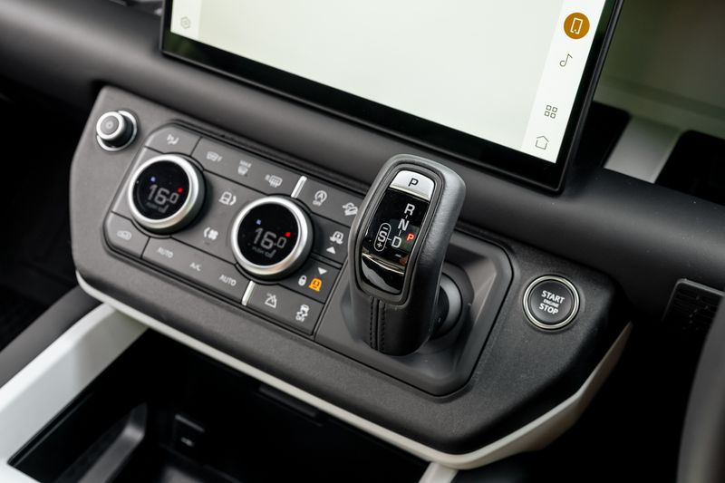 Land Rover Defender 90 D350 X-Dynamic HSE