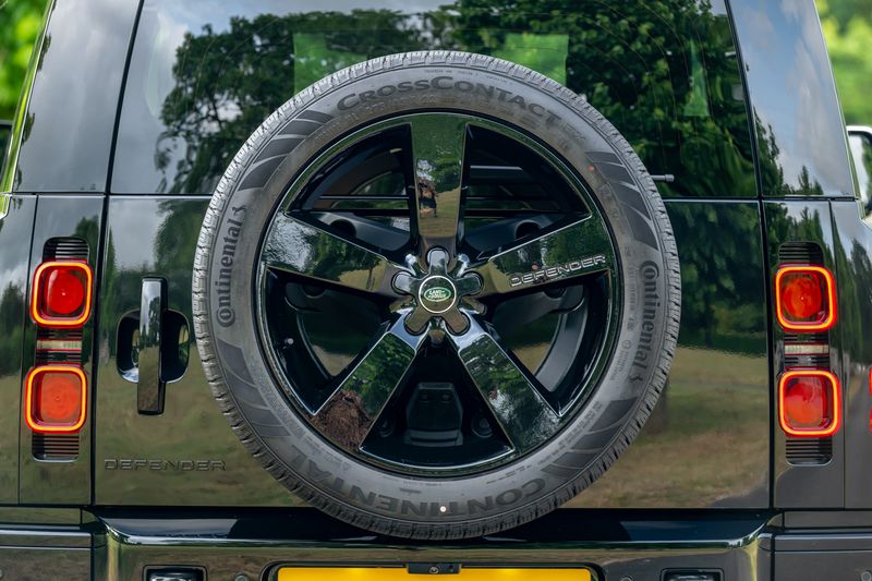 Land Rover Defender 90 D350 X-Dynamic HSE