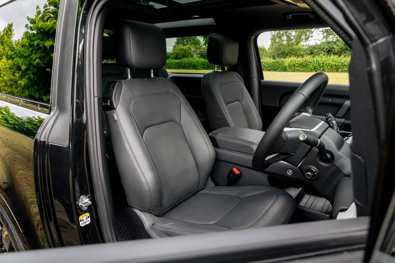 Land Rover Defender 90 D350 X-Dynamic HSE