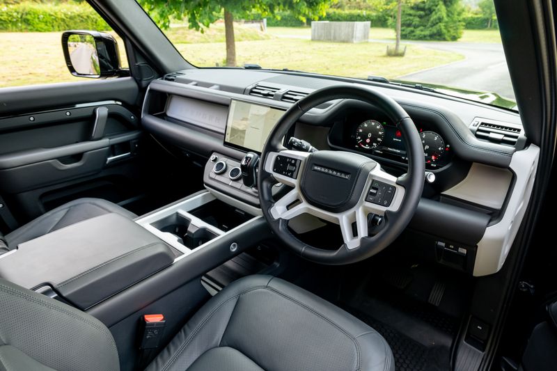 Land Rover Defender 90 D350 X-Dynamic HSE