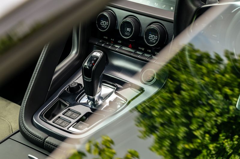 Jaguar F-Type P300 2.0i GPF R-Dynamic Auto