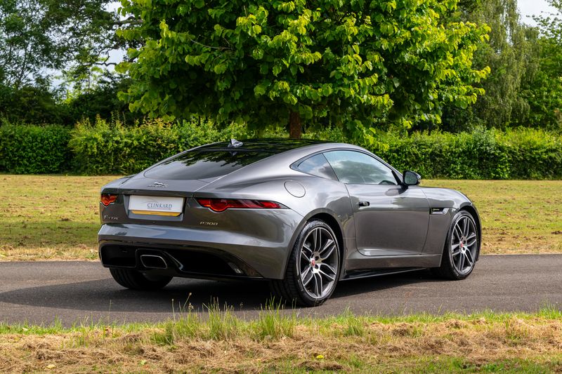 Jaguar F-Type P300 2.0i GPF R-Dynamic Auto