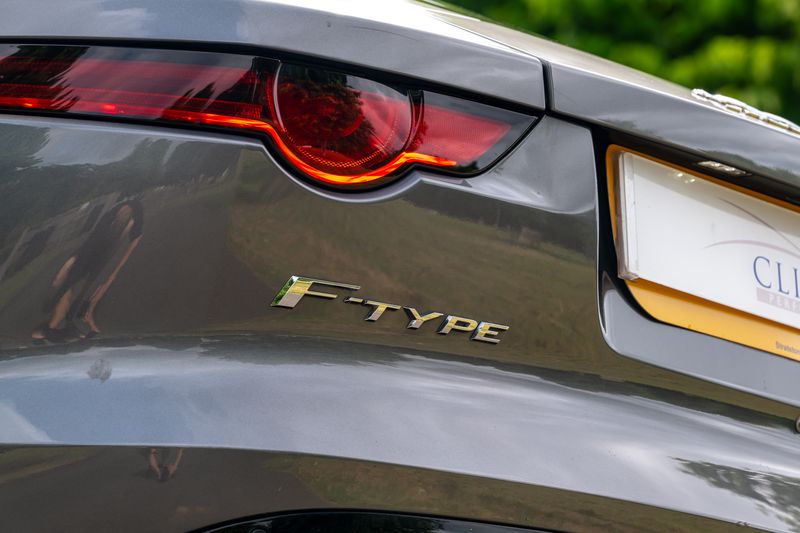 Jaguar F-Type P300 2.0i GPF R-Dynamic Auto