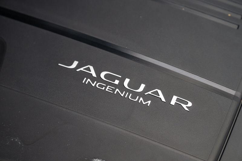 Jaguar F-Type P300 2.0i GPF R-Dynamic Auto